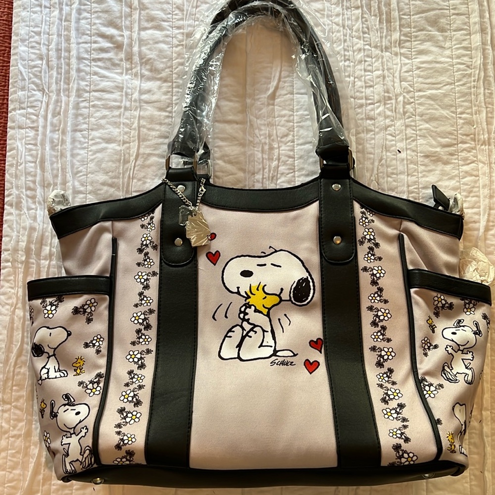 Women’s Snoopy purse